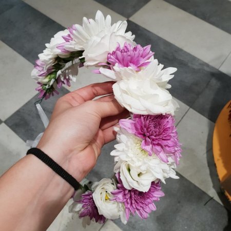 זר לראש משולב לבן וסגול