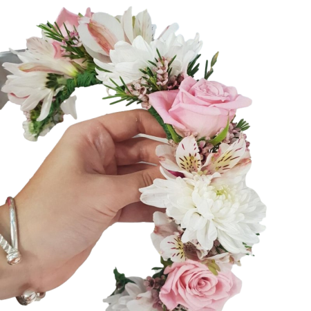 זר לראש לבן משולב ורדים ורודים