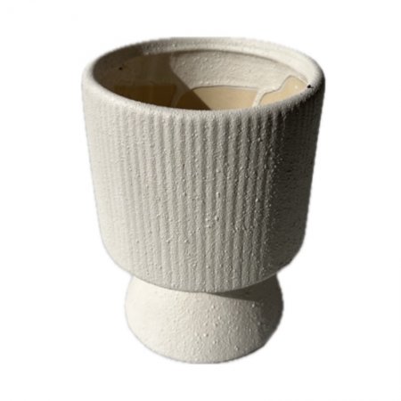 כלי קרמיקה על רגל