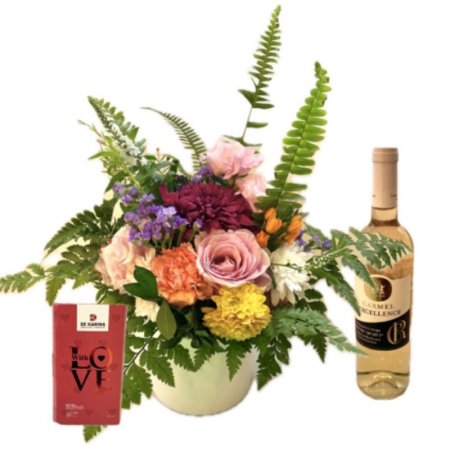 סידור פרחים חגיגי עם יין